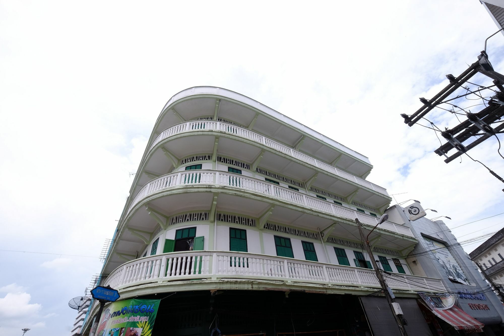 The Midtown Hotel And Cafe Транг Екстериор снимка