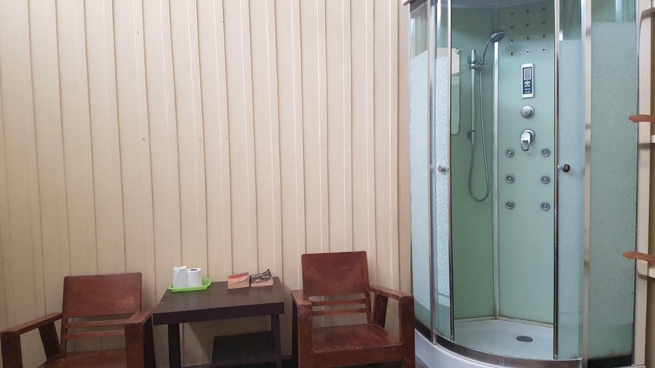 The Midtown Hotel And Cafe Транг Екстериор снимка